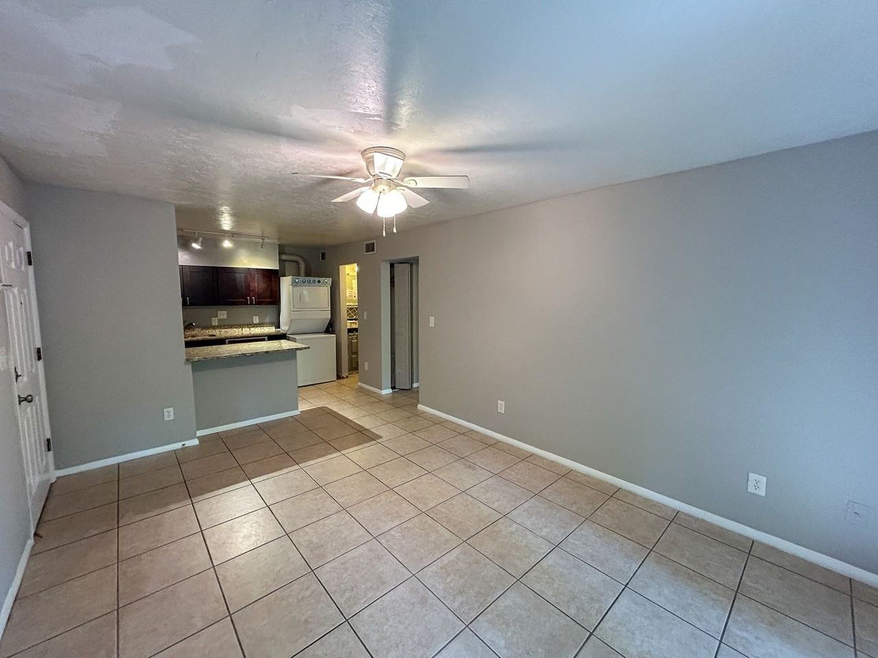 1015 Sw 9th St - Photo 2 of 13