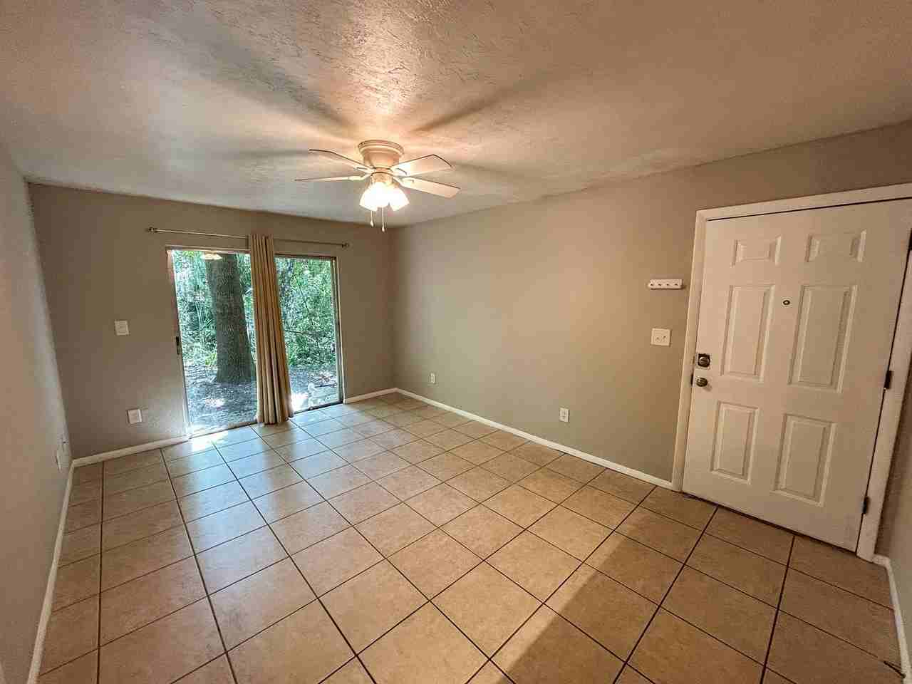 1015 Sw 9th St - Photo 3 of 13