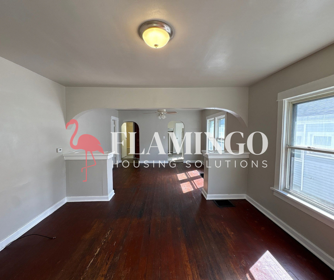 320 Lorenz Ave - Photo 2 of 15