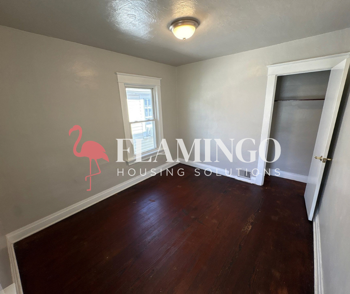 320 Lorenz Ave - Photo 3 of 15