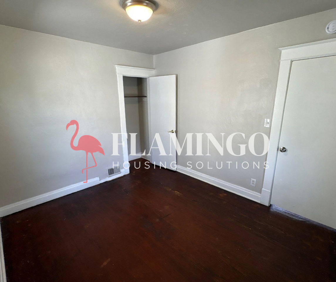320 Lorenz Ave - Photo 4 of 15