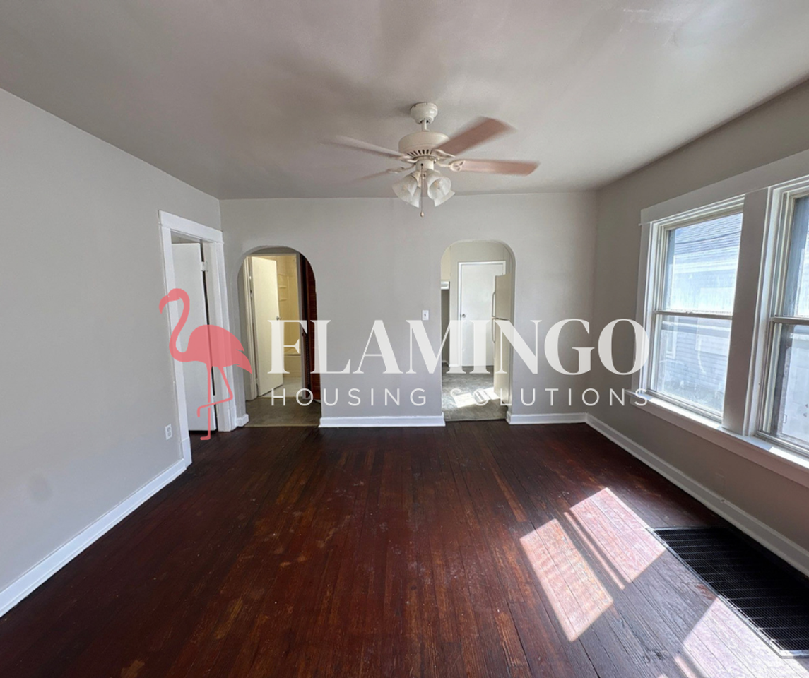 320 Lorenz Ave - Photo 5 of 15