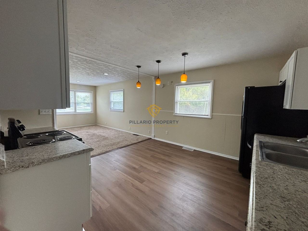 5302 E Hill Dr - Photo 3 of 11