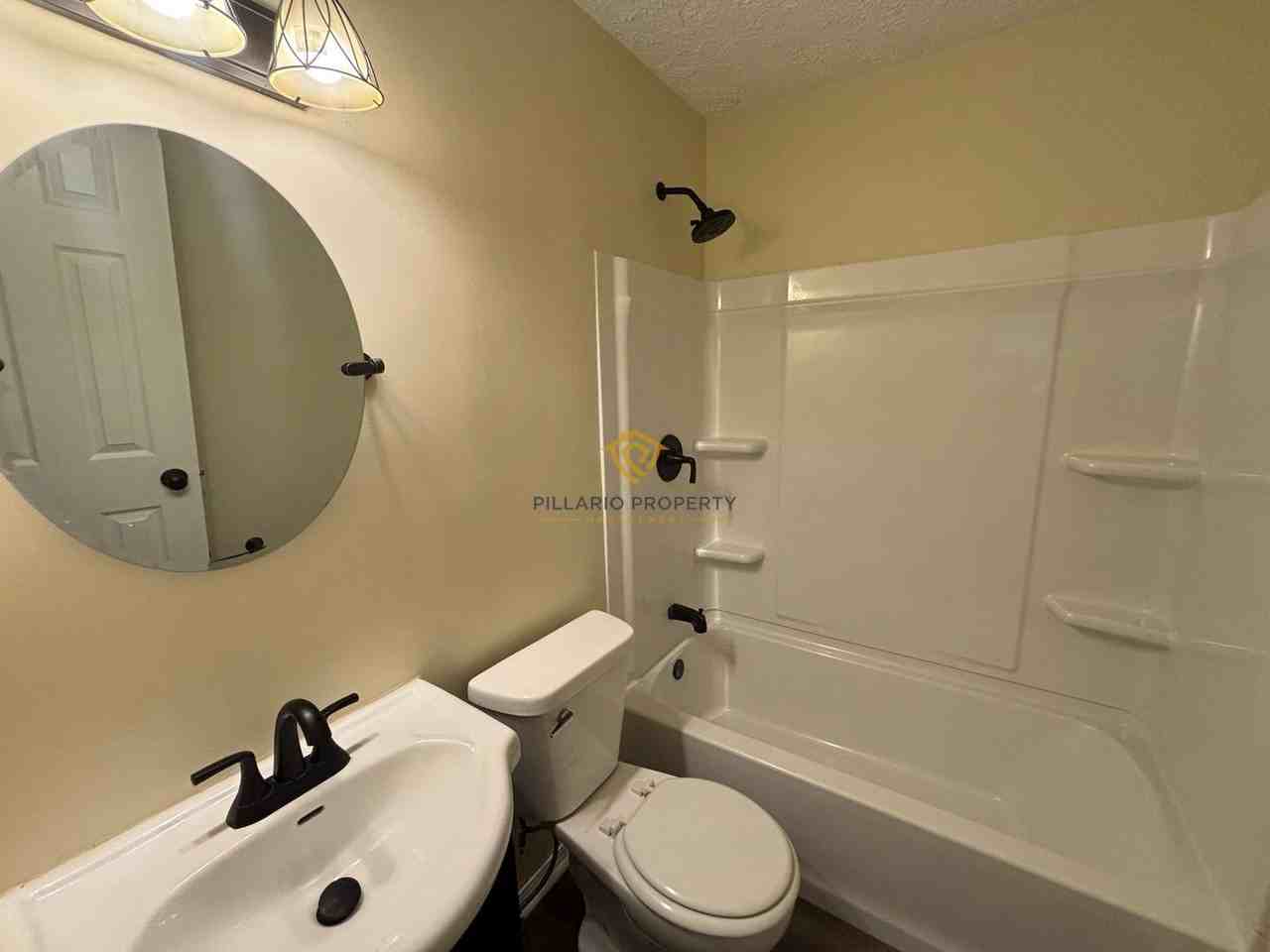 5302 E Hill Dr - Photo 4 of 11