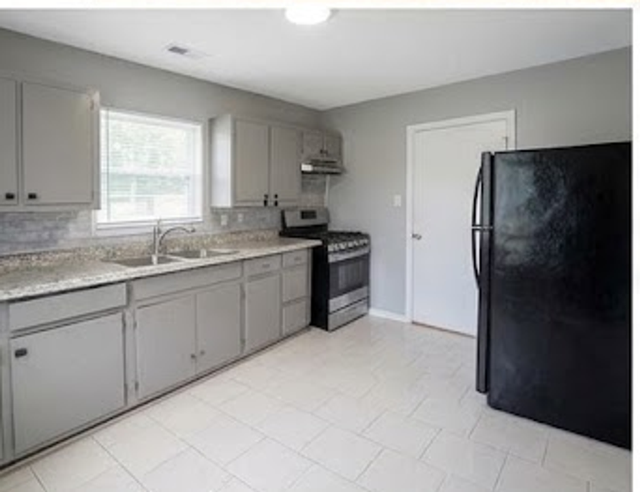 1342 South Dr - Photo 4 of 5