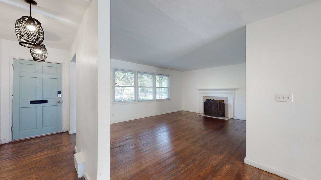 329 Oxford Dr - Photo 2 of 27