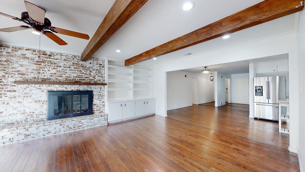 329 Oxford Dr - Photo 4 of 27