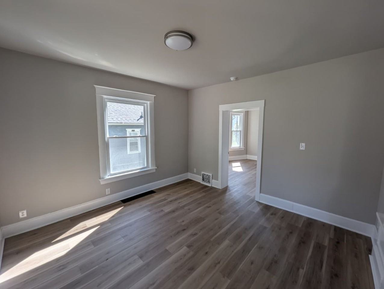 2606 Sacramento St - Photo 4 of 20