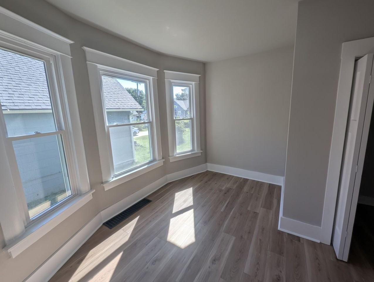 2606 Sacramento St - Photo 5 of 20