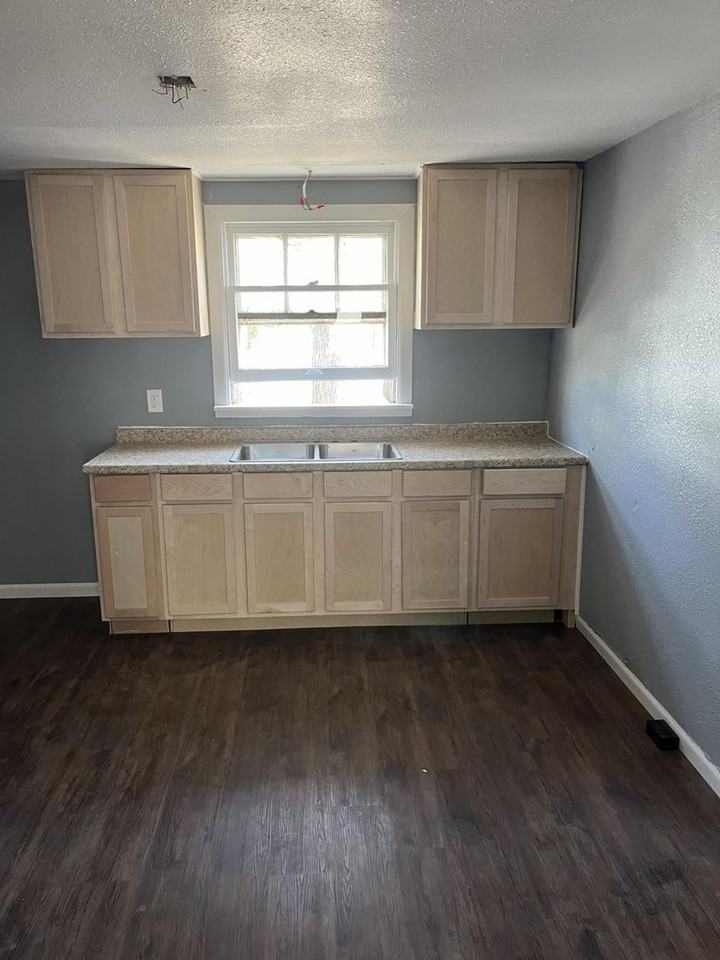 413 E Allison St - Photo 6 of 6