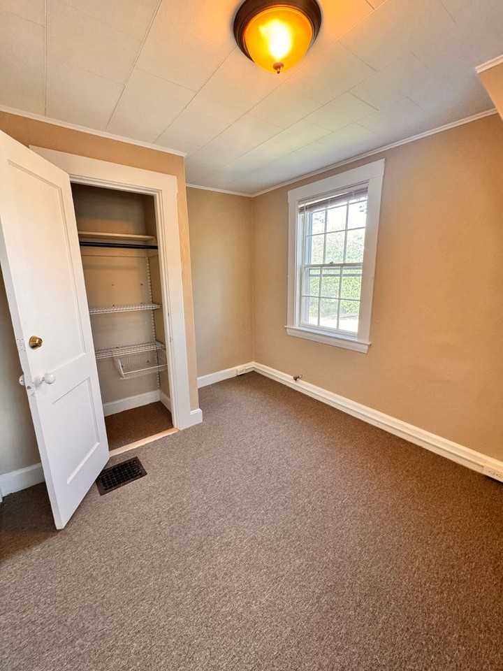 128 Concord Way - Photo 2 of 13