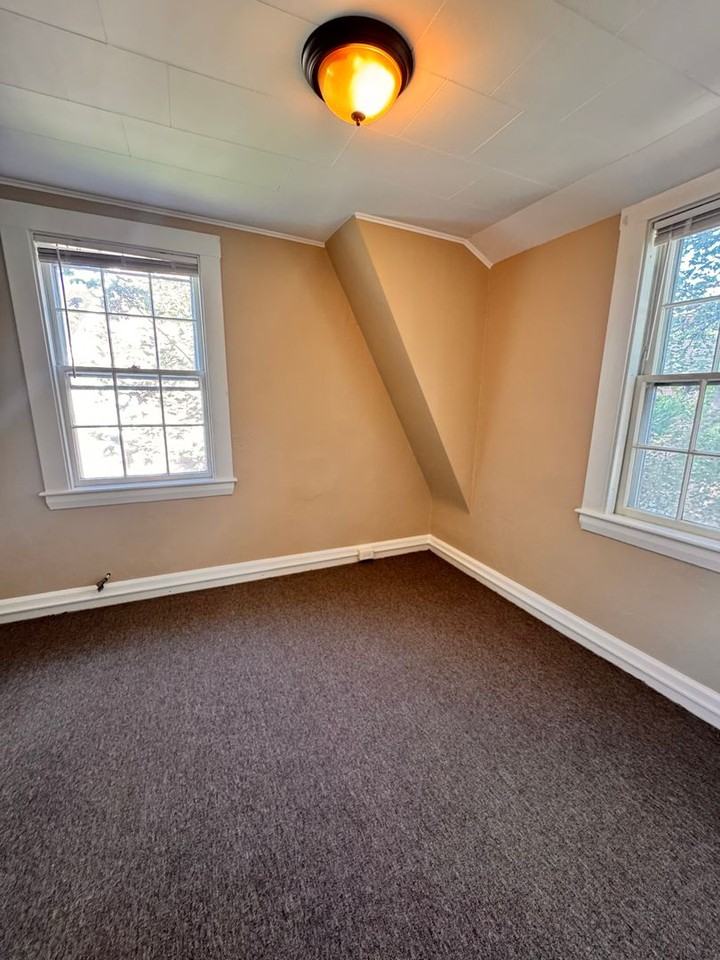 128 Concord Way - Photo 3 of 13