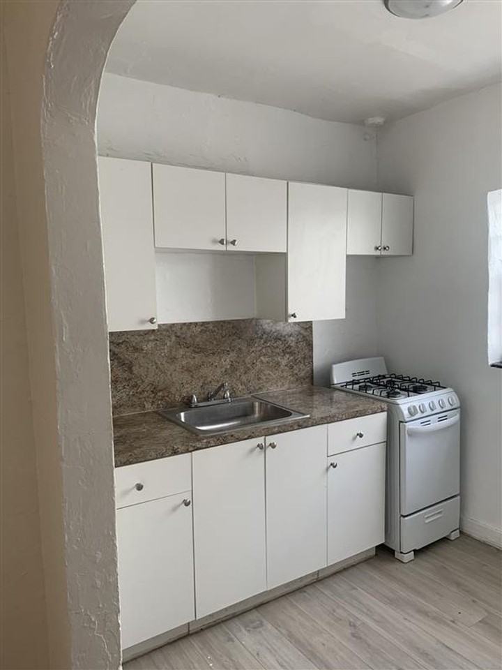 720 15th St - Photo 5 of 9