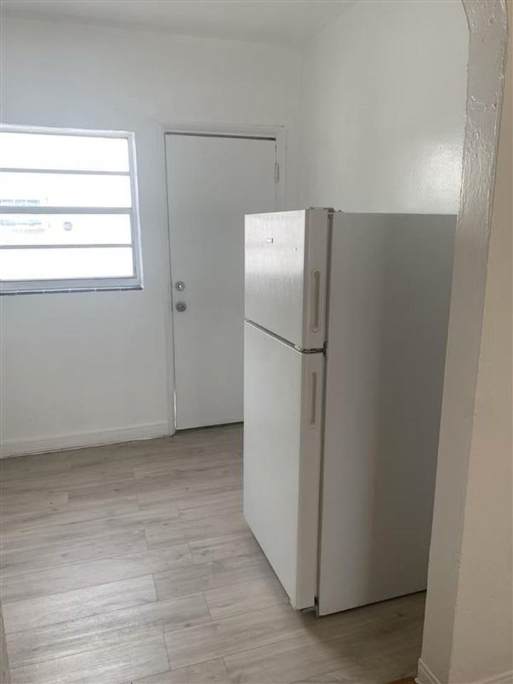 720 15th St - Photo 6 of 9