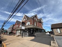 featured image of 117 E Main St