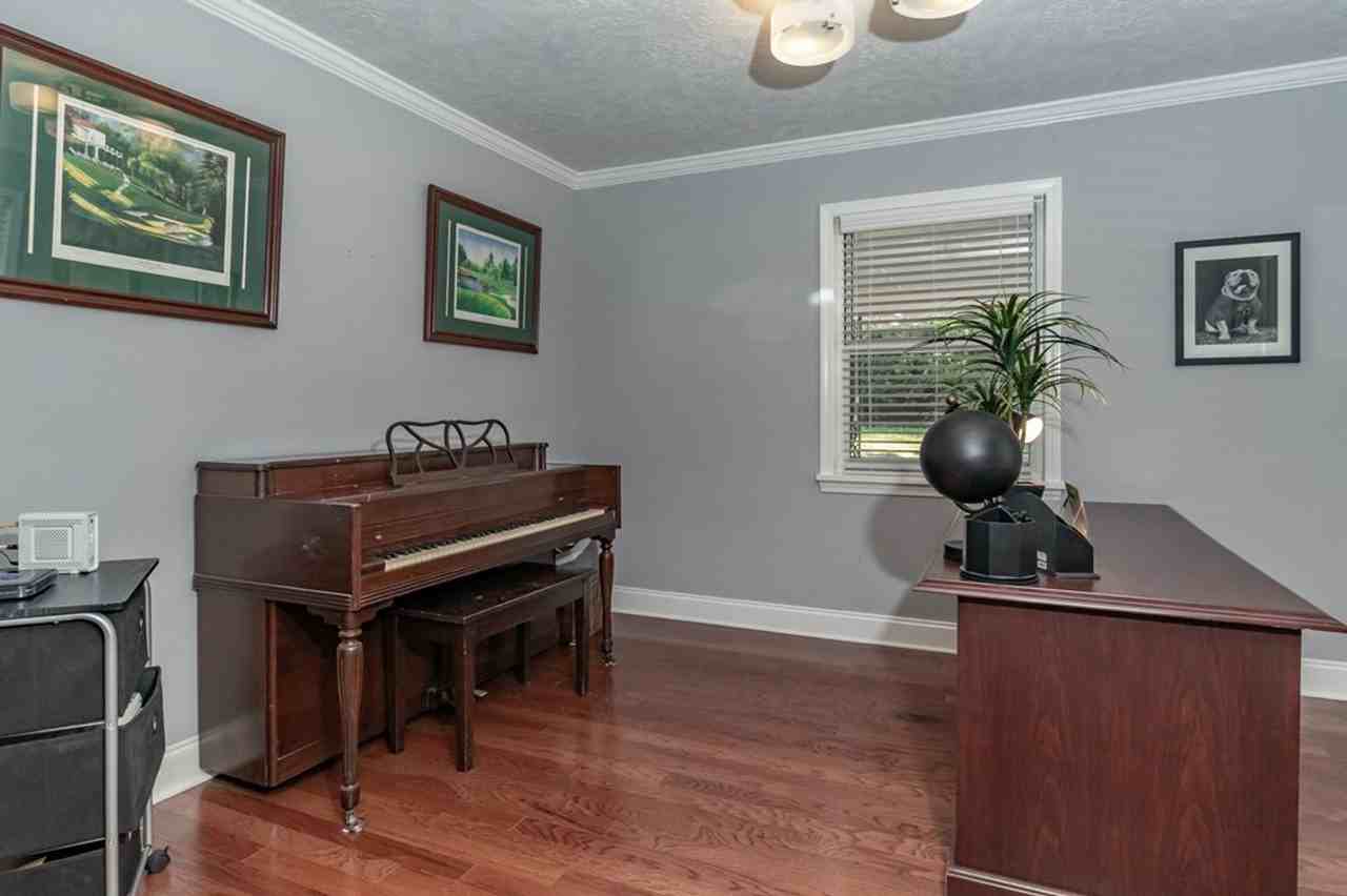 1106 Oakdale Rd - Photo 4 of 32