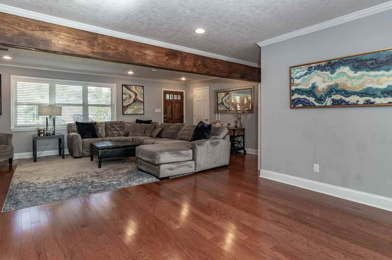 1106 Oakdale Rd - Photo 6 of 32