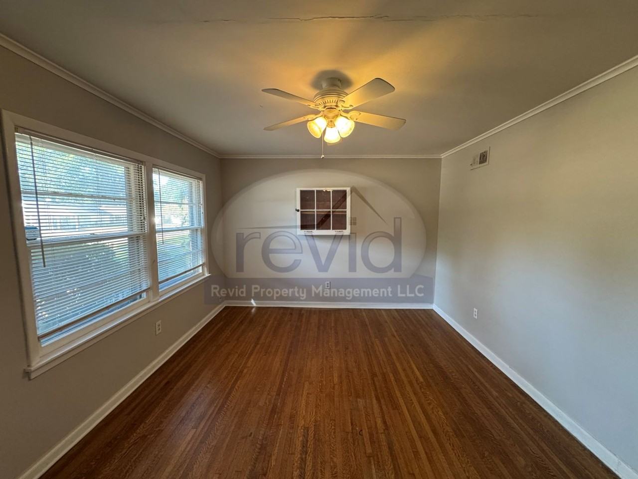 4870 Parkside Ave - Photo 4 of 21