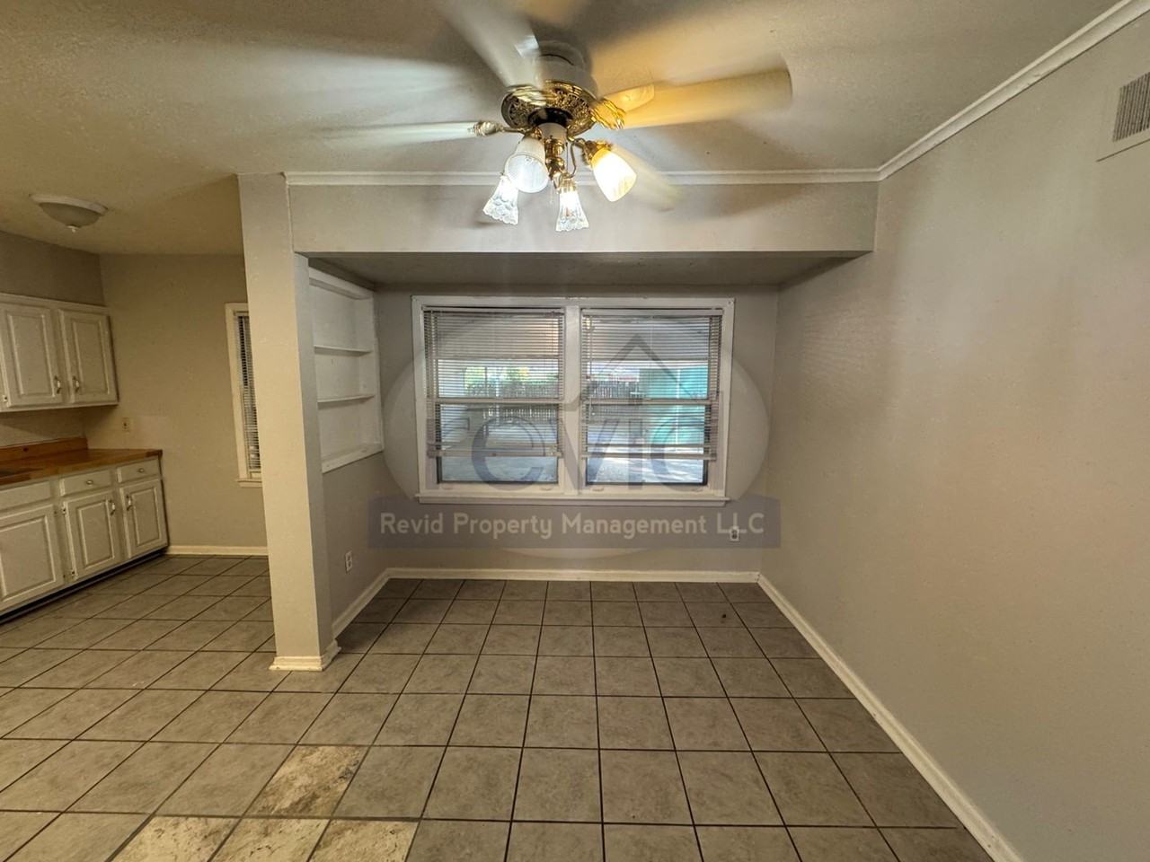 4870 Parkside Ave - Photo 5 of 21