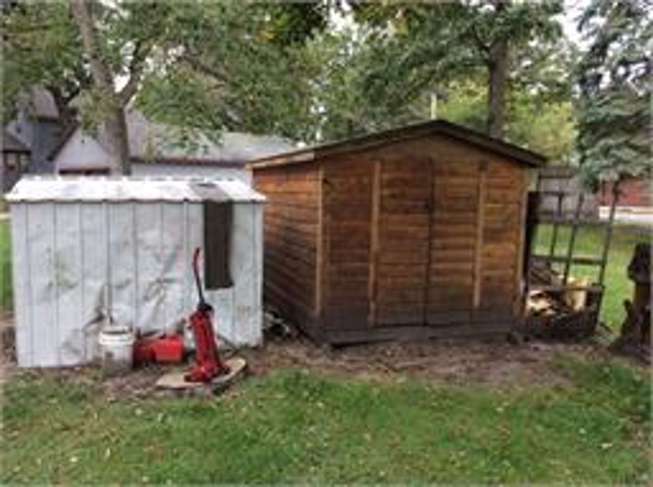 607 Chinook Ave SW - Photo 4 of 4
