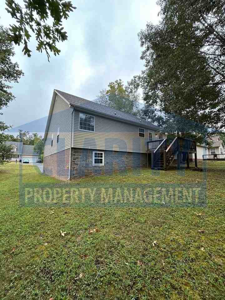 360 Webb Ln Ne - Photo 4 of 29