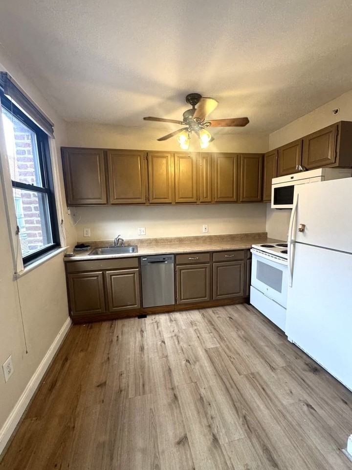 1858 California St Nw #43 - Photo 5 of 14