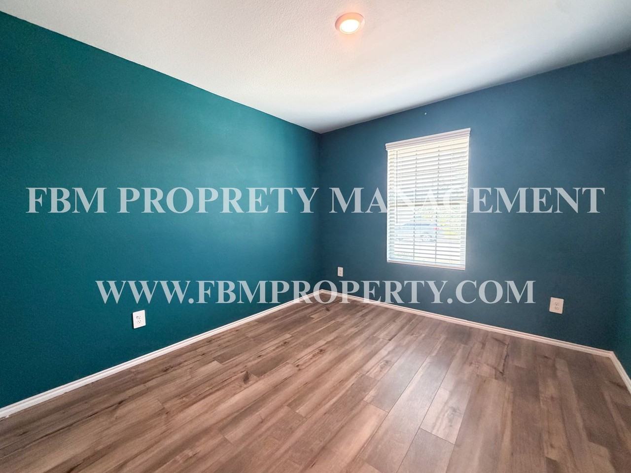 1012 Lady Bird St - Photo 3 of 19