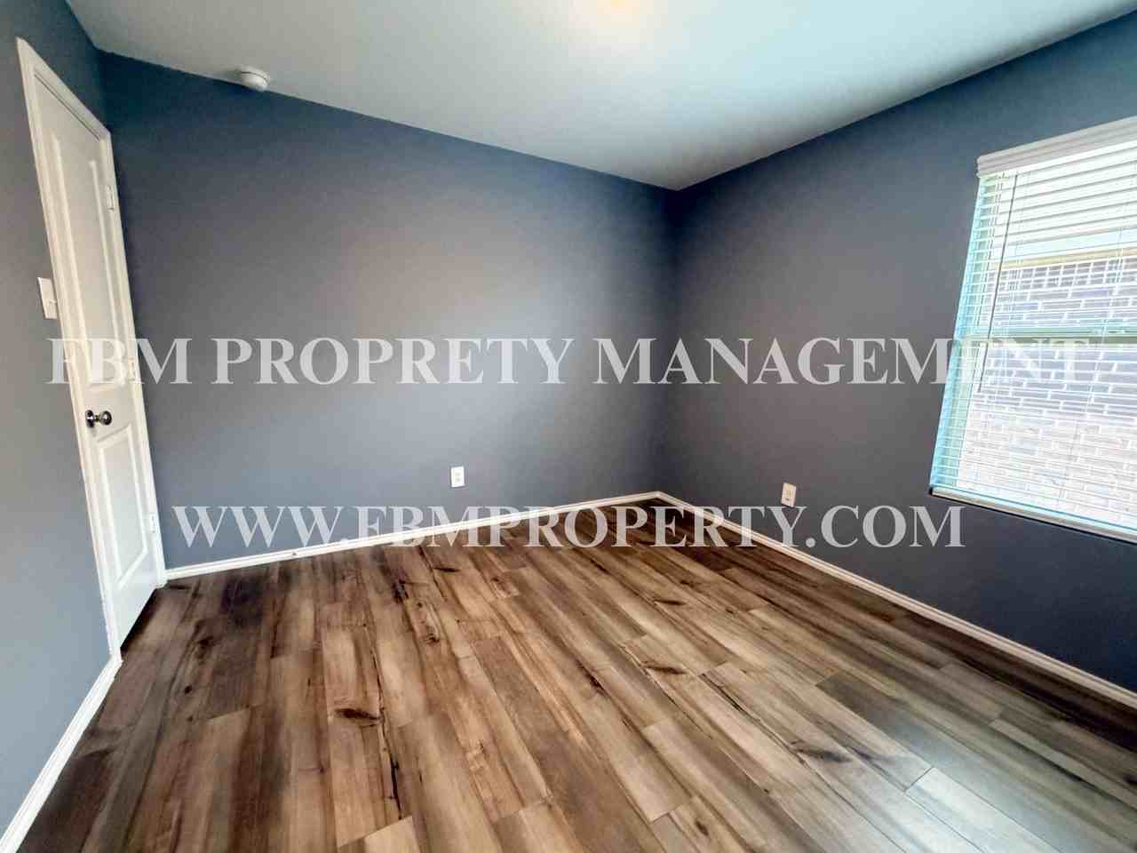 1012 Lady Bird St - Photo 7 of 19