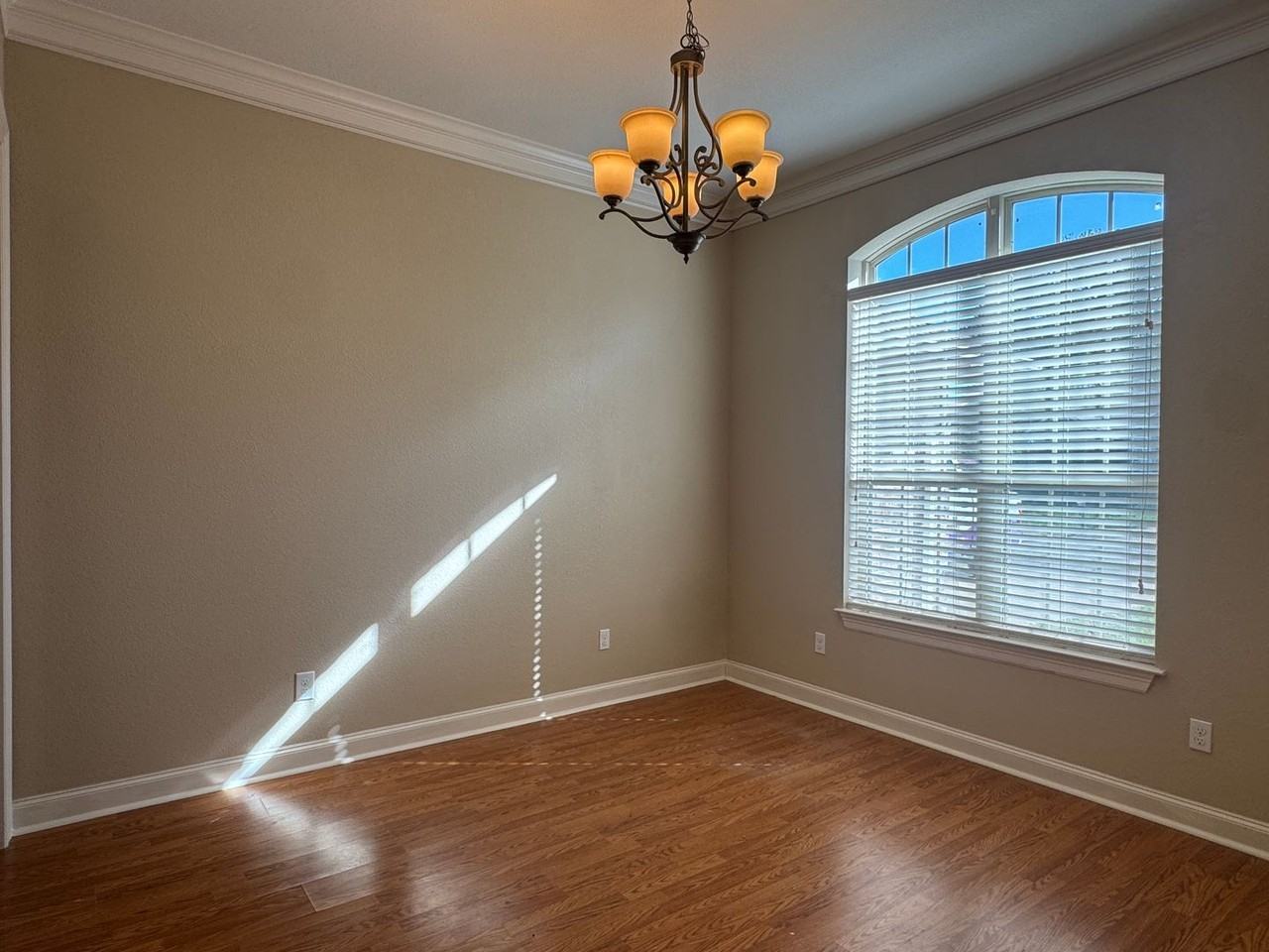 320 Rita Dr - Photo 7 of 32