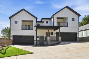 featured image of 215 E Center St