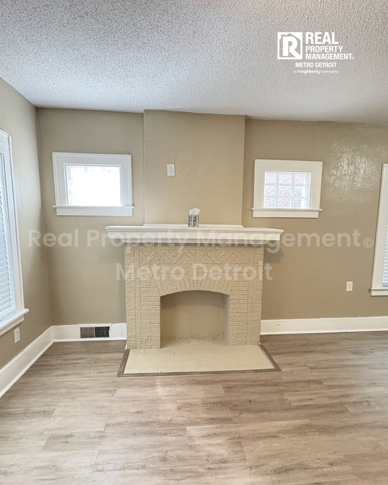 15859 Santa Rosa Dr - Photo 4 of 28