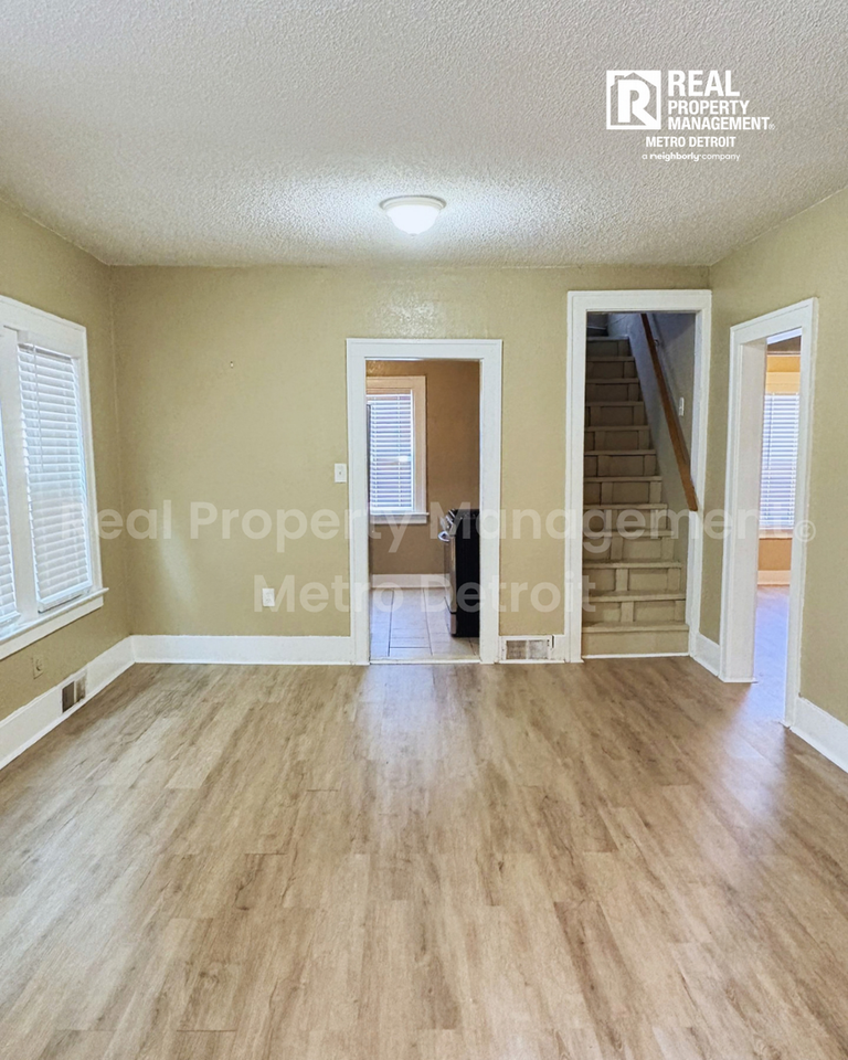 15859 Santa Rosa Dr - Photo 5 of 28