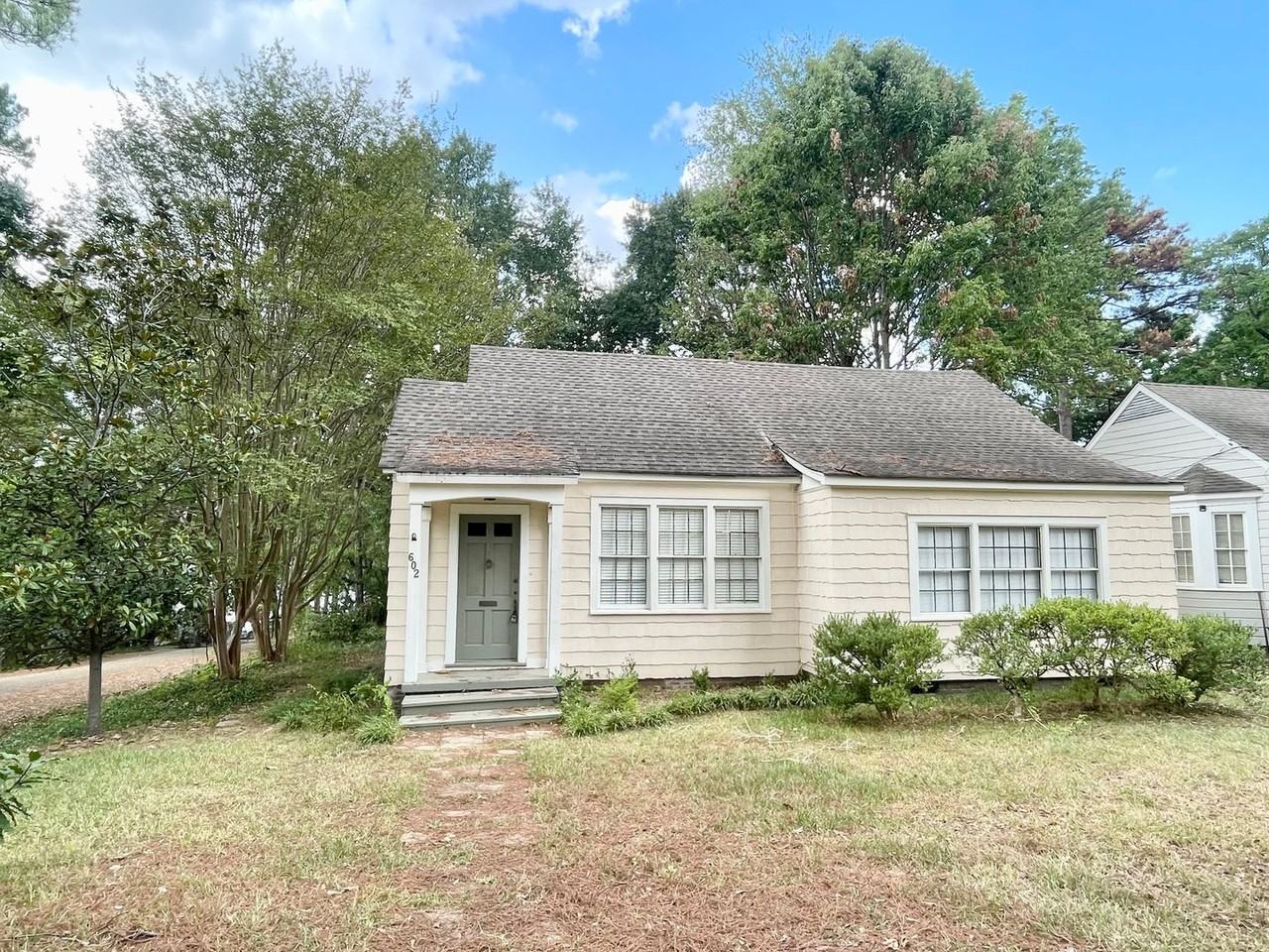 602 Patton Ave - Photo 2 of 12
