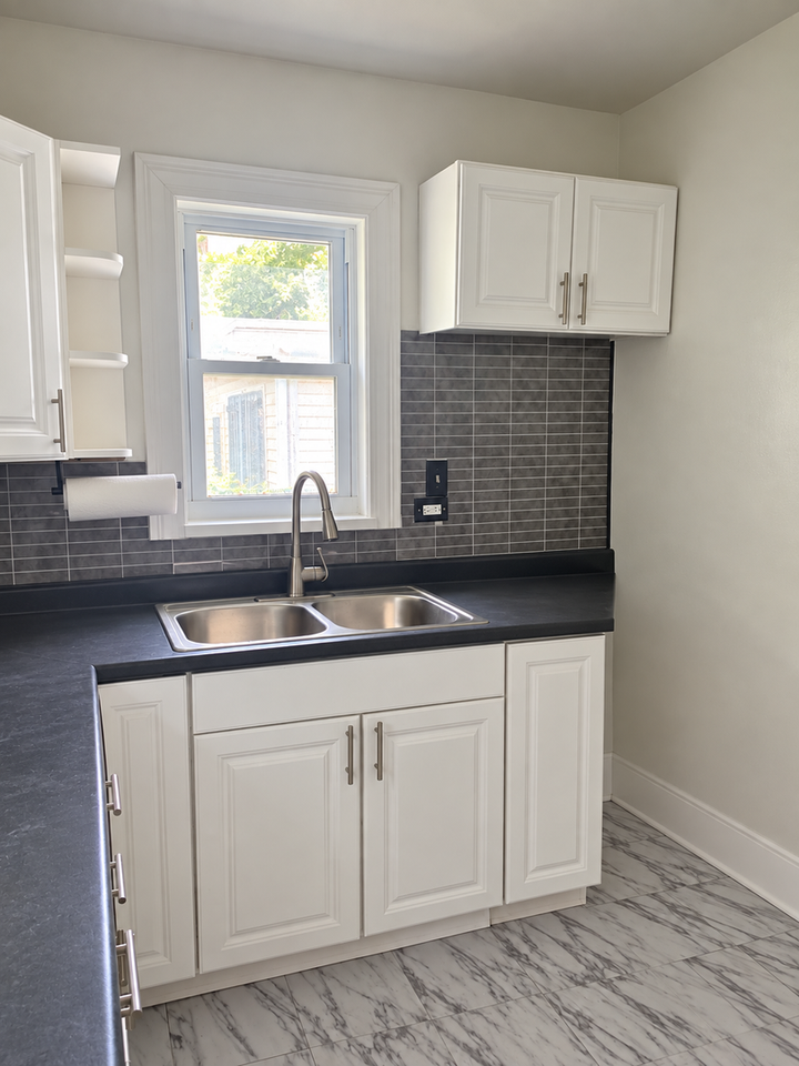 927 Mcqueen St - Photo 2 of 17