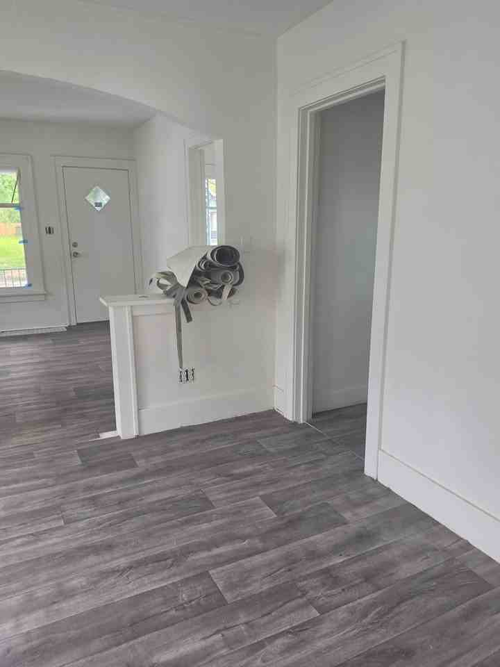 927 Mcqueen St - Photo 4 of 17