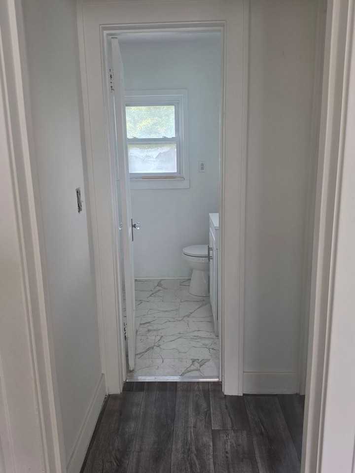 927 Mcqueen St - Photo 5 of 17