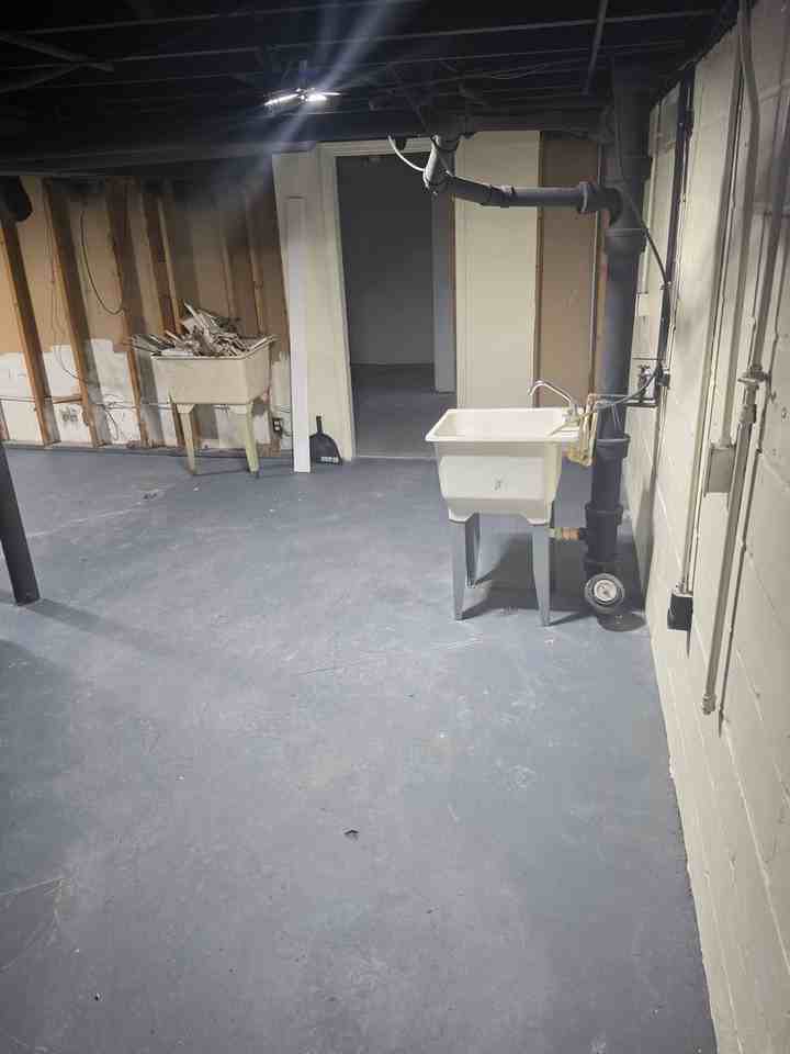 927 Mcqueen St - Photo 7 of 17