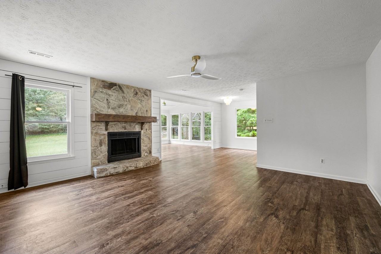 208 Ruskin Rd - Photo 3 of 17