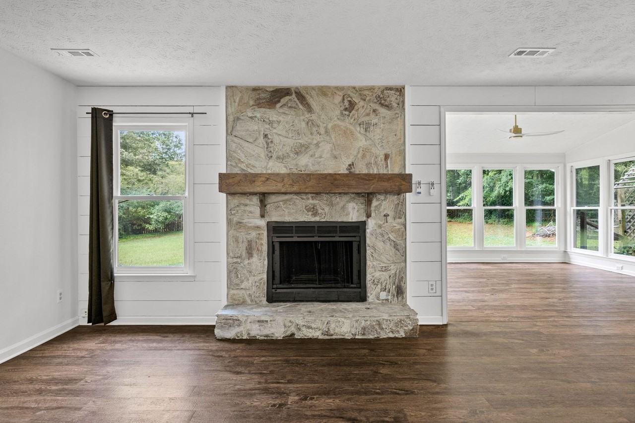 208 Ruskin Rd - Photo 4 of 17