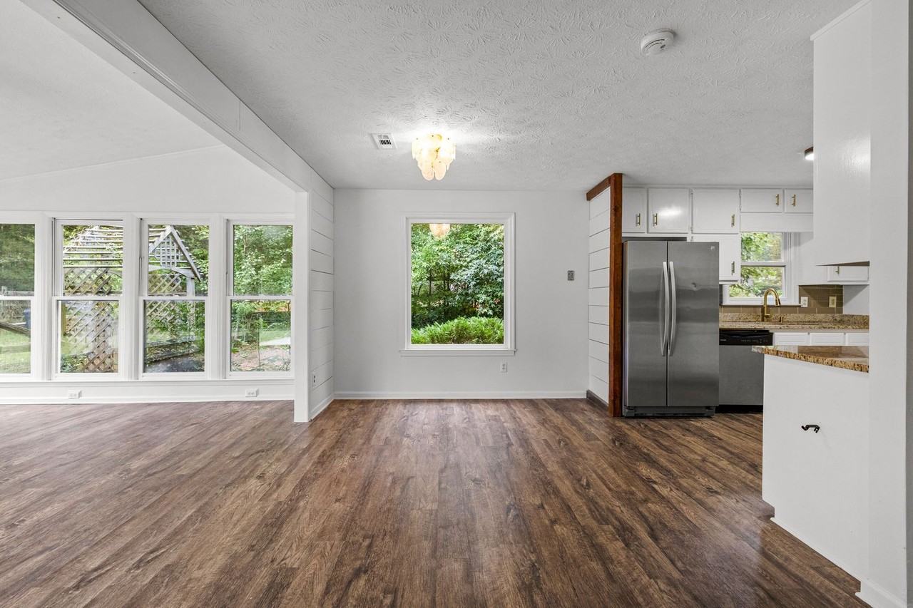 208 Ruskin Rd - Photo 5 of 17