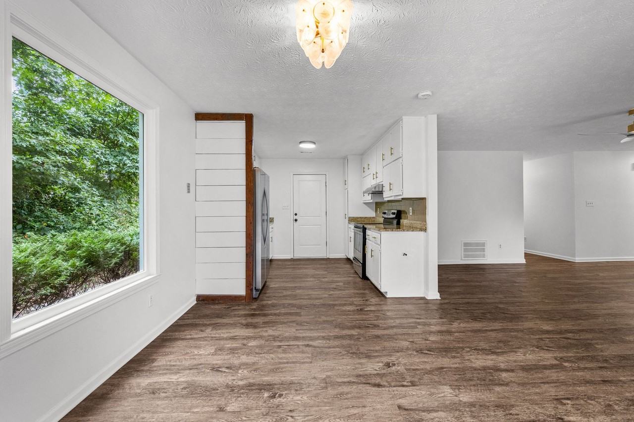 208 Ruskin Rd - Photo 6 of 17