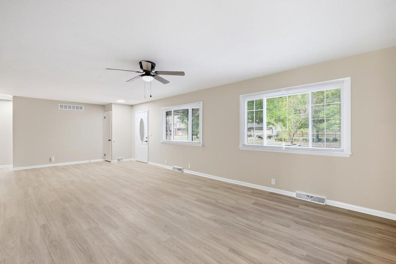 2322 Dearborn St - Photo 3 of 26