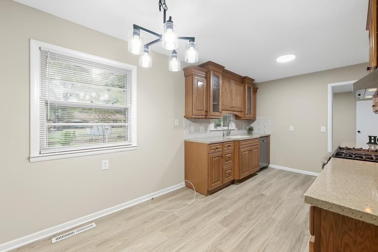 2322 Dearborn St - Photo 5 of 26