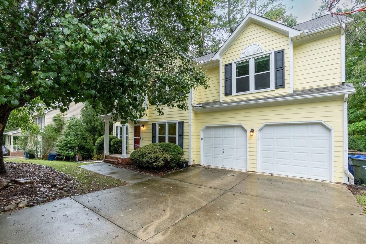 8 Woodcliff Cir - Photo 2 of 35
