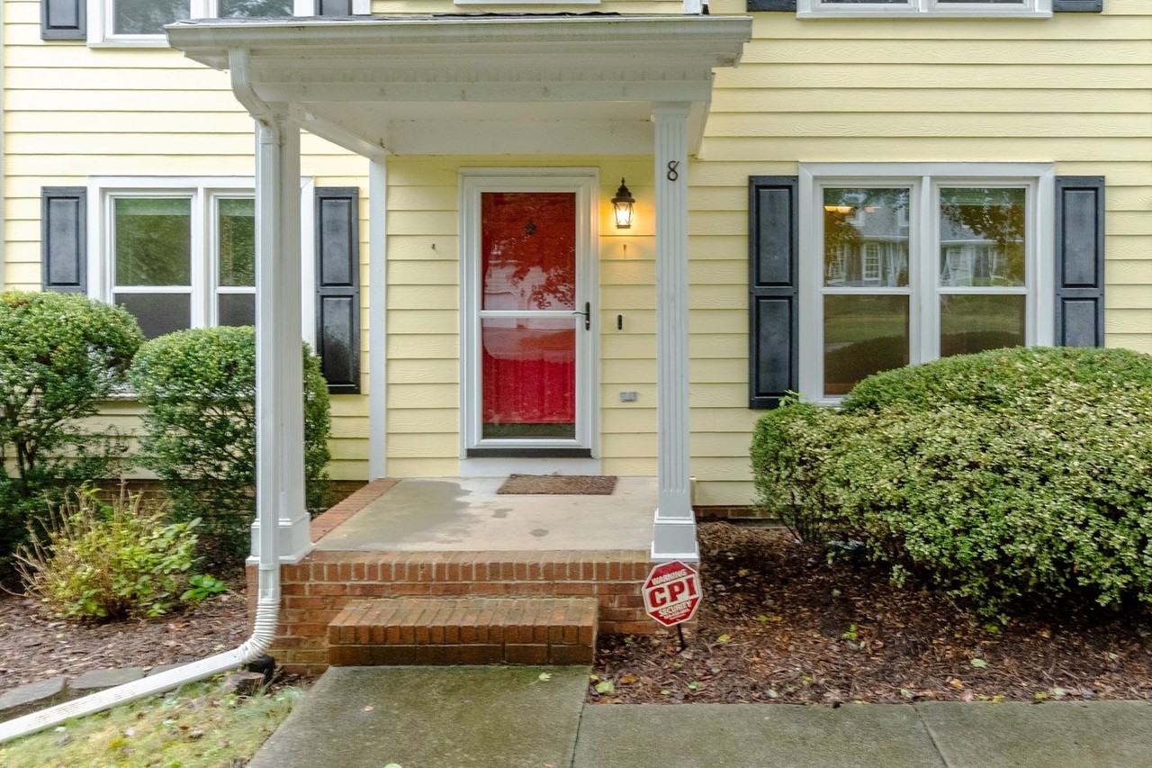 8 Woodcliff Cir - Photo 3 of 35
