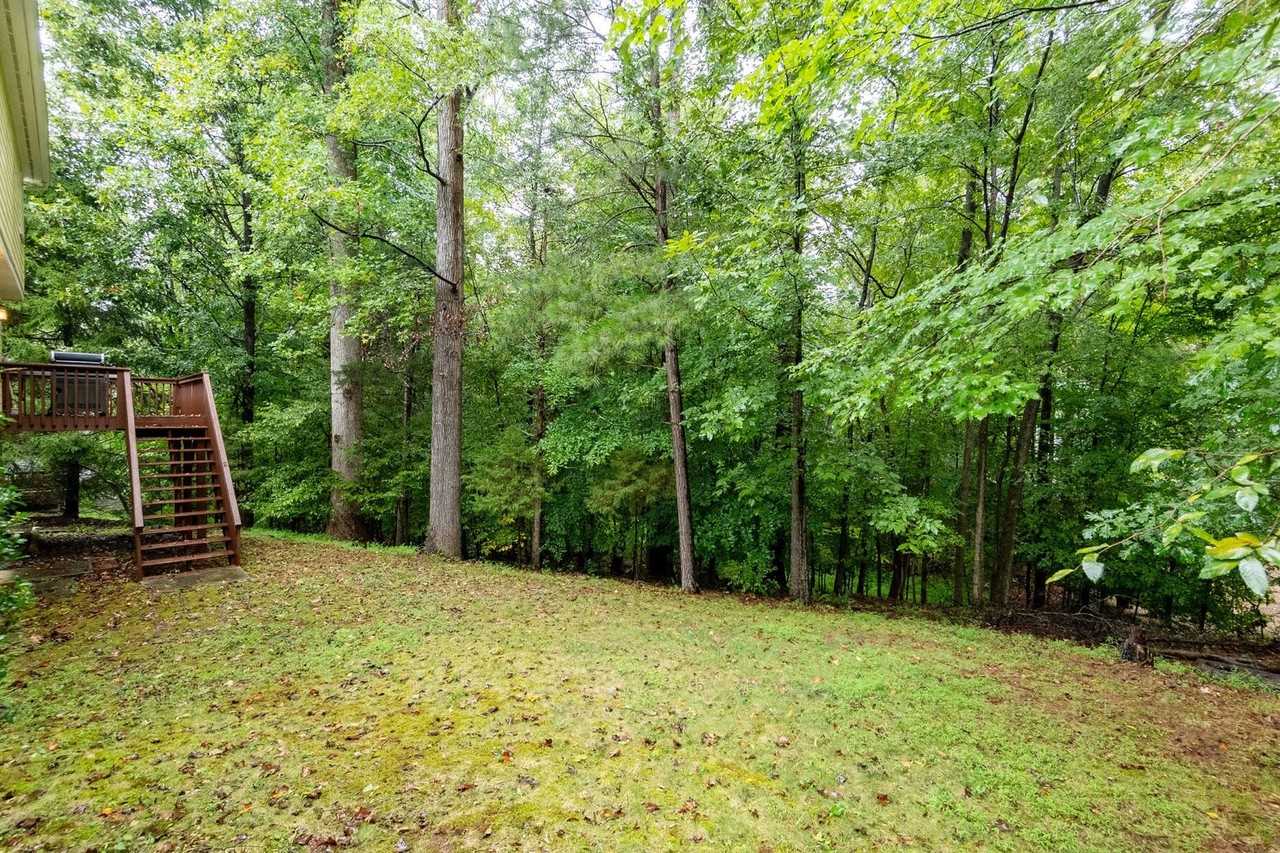 8 Woodcliff Cir - Photo 4 of 35