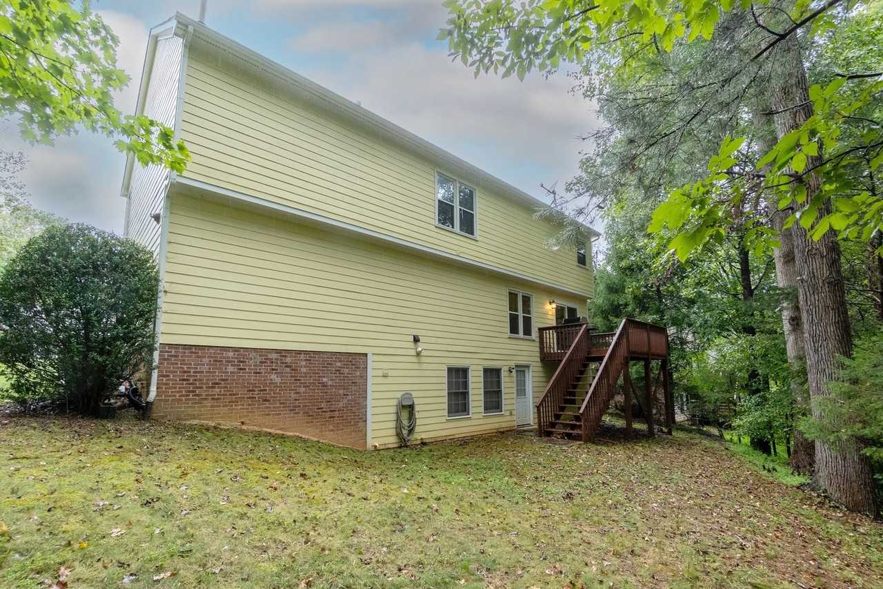 8 Woodcliff Cir - Photo 5 of 35
