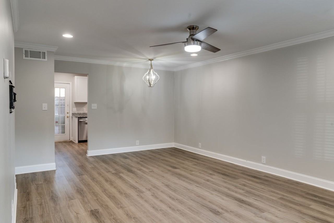 743 Kent Rd - Photo 4 of 29