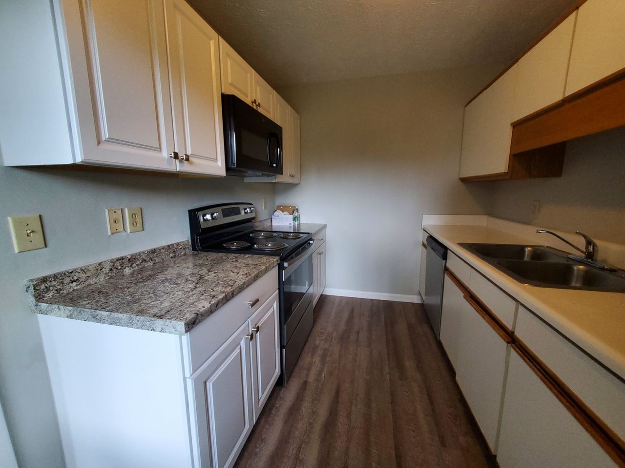 3392 Galleria Dr - Photo 3 of 27