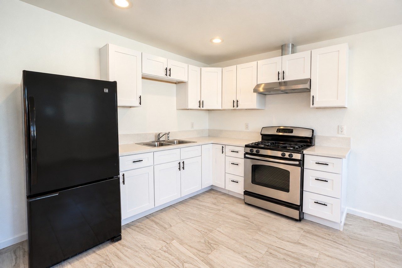 223 N B St #A - Photo 6 of 19
